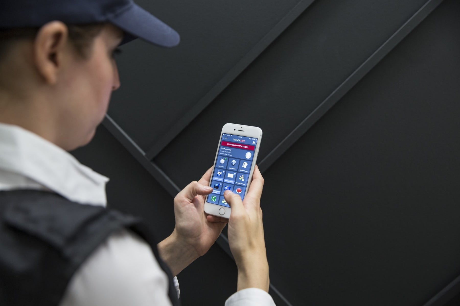 Blackbird Security provides real-time security guard updates and on site incident reports using Tracktik technology